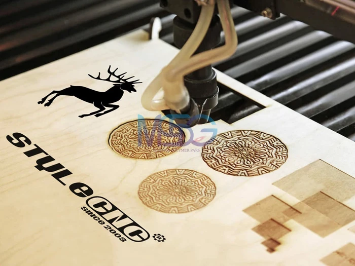 حکاکی-روی-ورق-PVC-با-دستگاه-CNC
